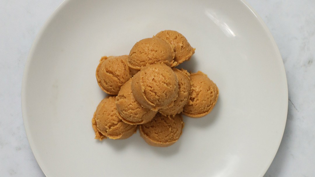 Keto-Friendly Peanut Butter Fat Bombs
