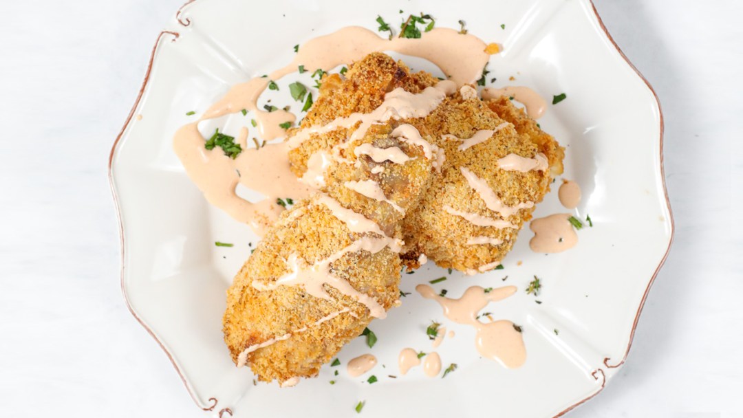 Oven-Baked Keto Chicken with Spicy Mayo