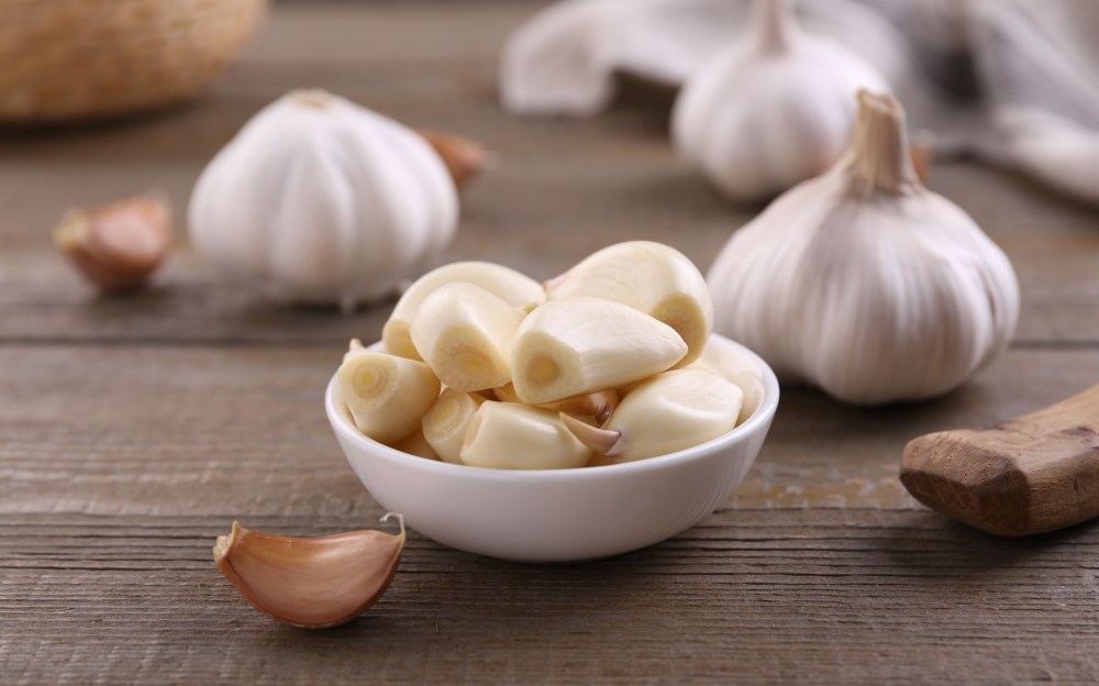 How to Do a Garlic Nasal Rinse