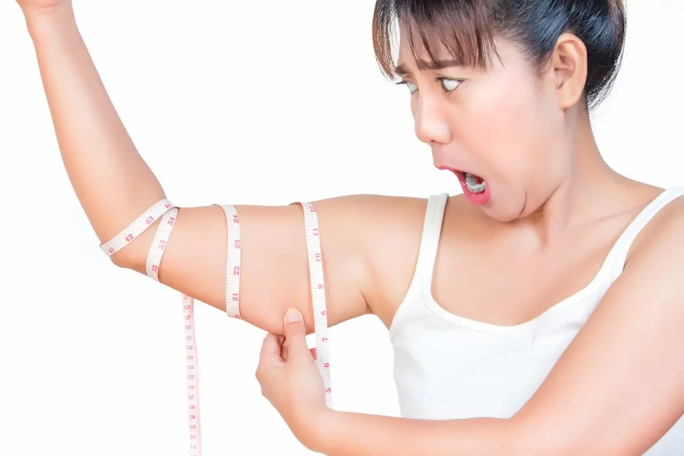 Women with loose arm fat