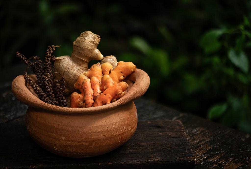 Black pepper, turmeric, and ginger example of Natural Pain Relief