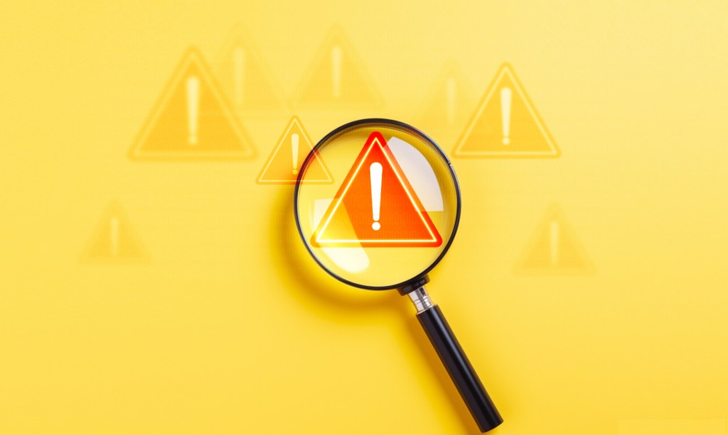 Magnifying glass with an exclamation mark