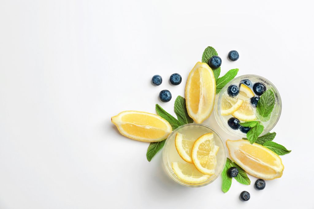 fresh lemon-blueberry drink