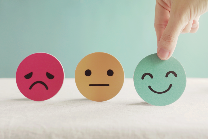 Sad and happy smiley faces