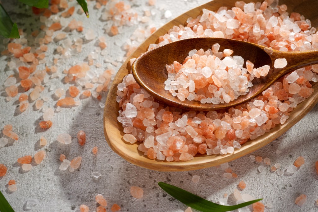 Himalayan salt crystals on spoon