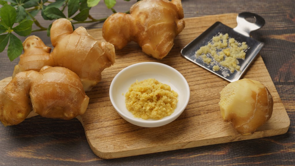 Whole and grated ginger 