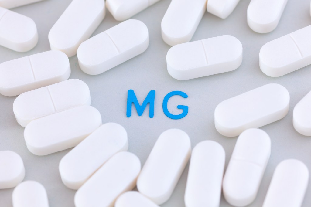 Magnesium pills and symbol