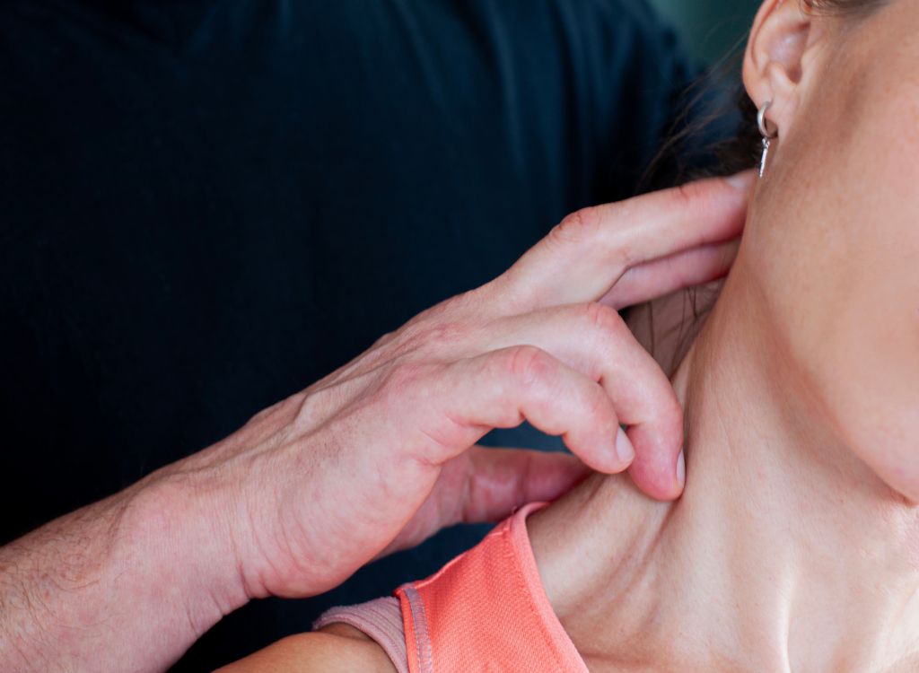 Acupressure in the neck