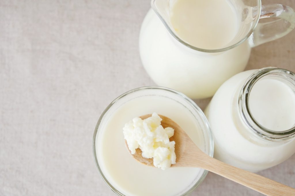 Kefir grains and full-fat milk
