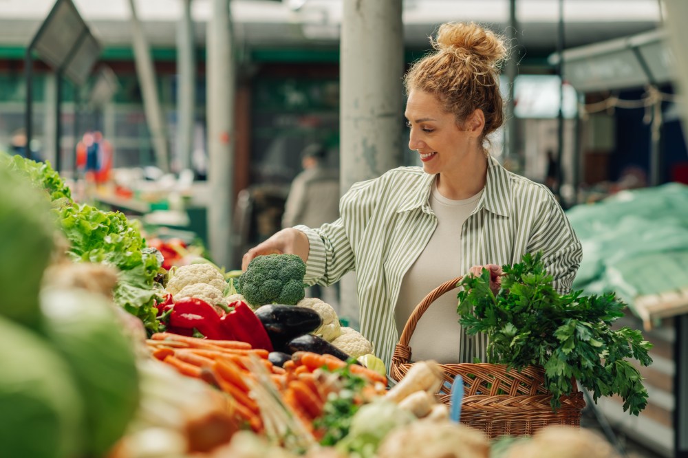  woman shopping at a farmer's market&nbsp;