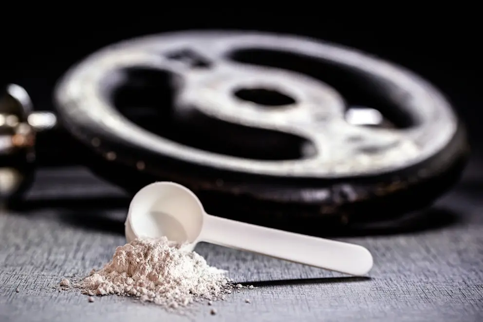 Creatine powder and gym weight