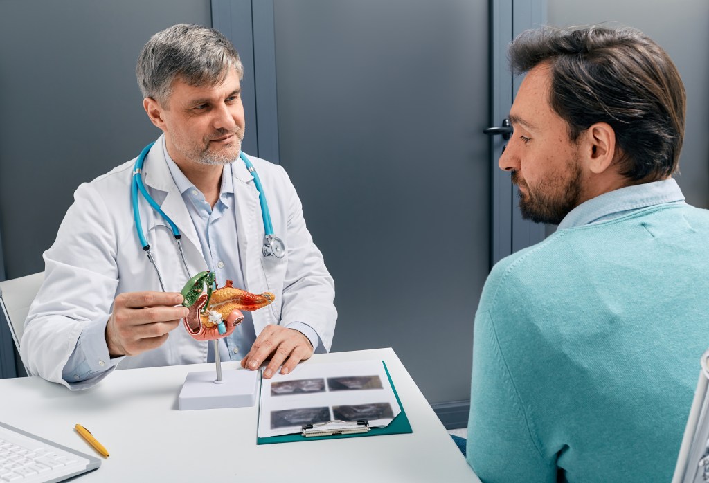 Doctor discussing gallbladder treatment options