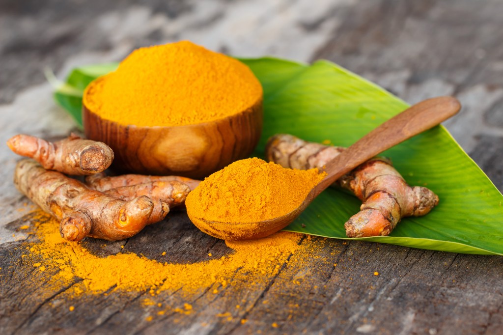 fresh turmeric and powder 