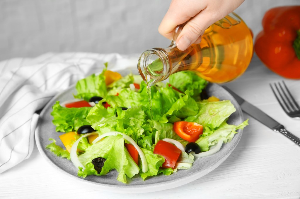 Apple cider vinegar salad dressing