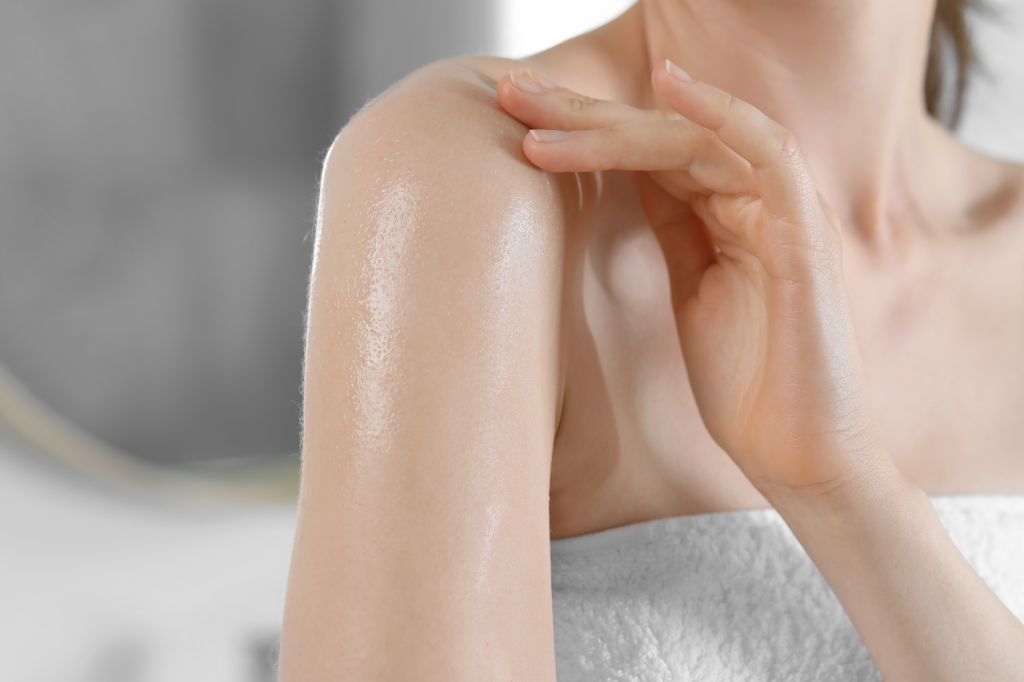 Applying oil to skin