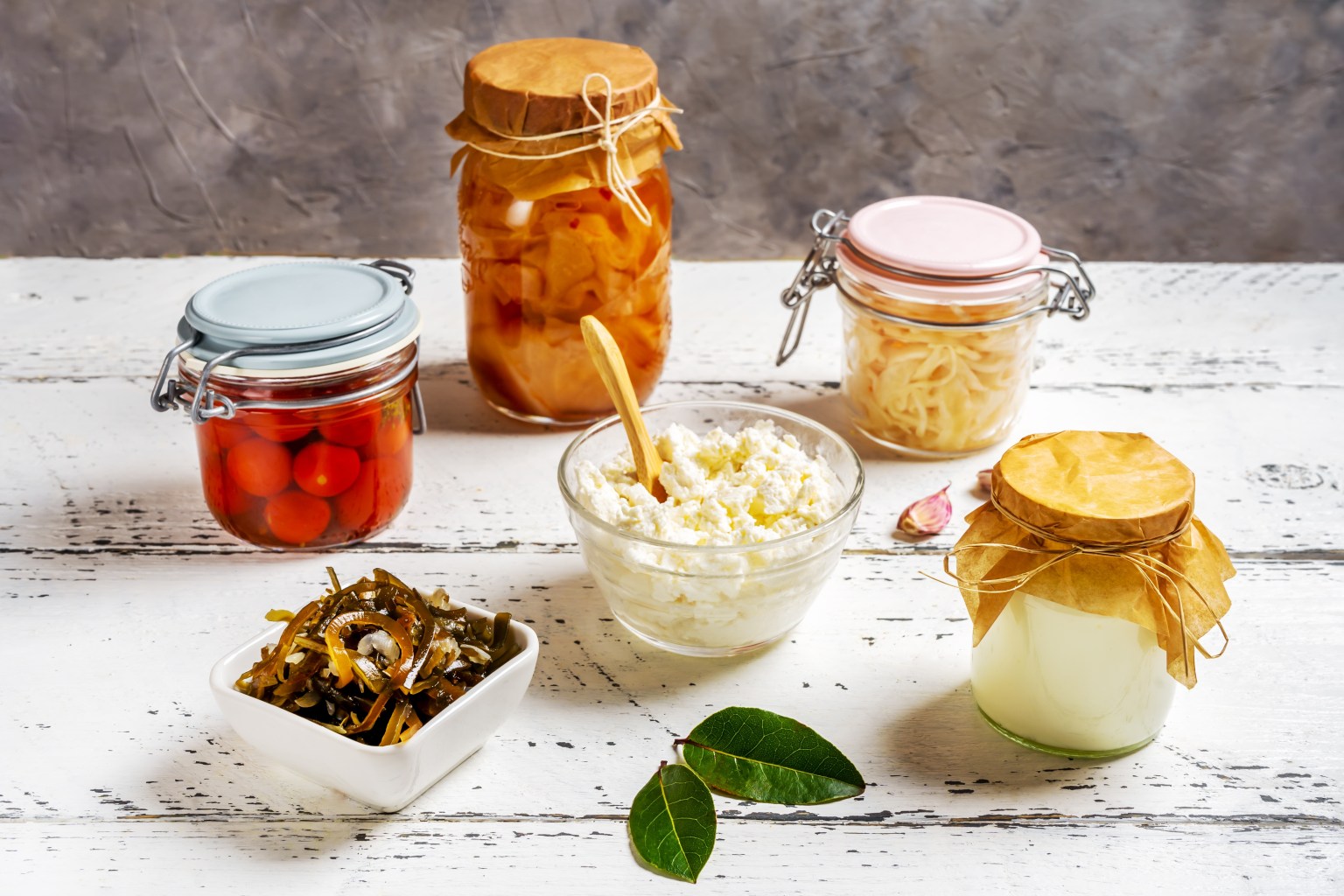 Fermented yogurt cabbage with garlic