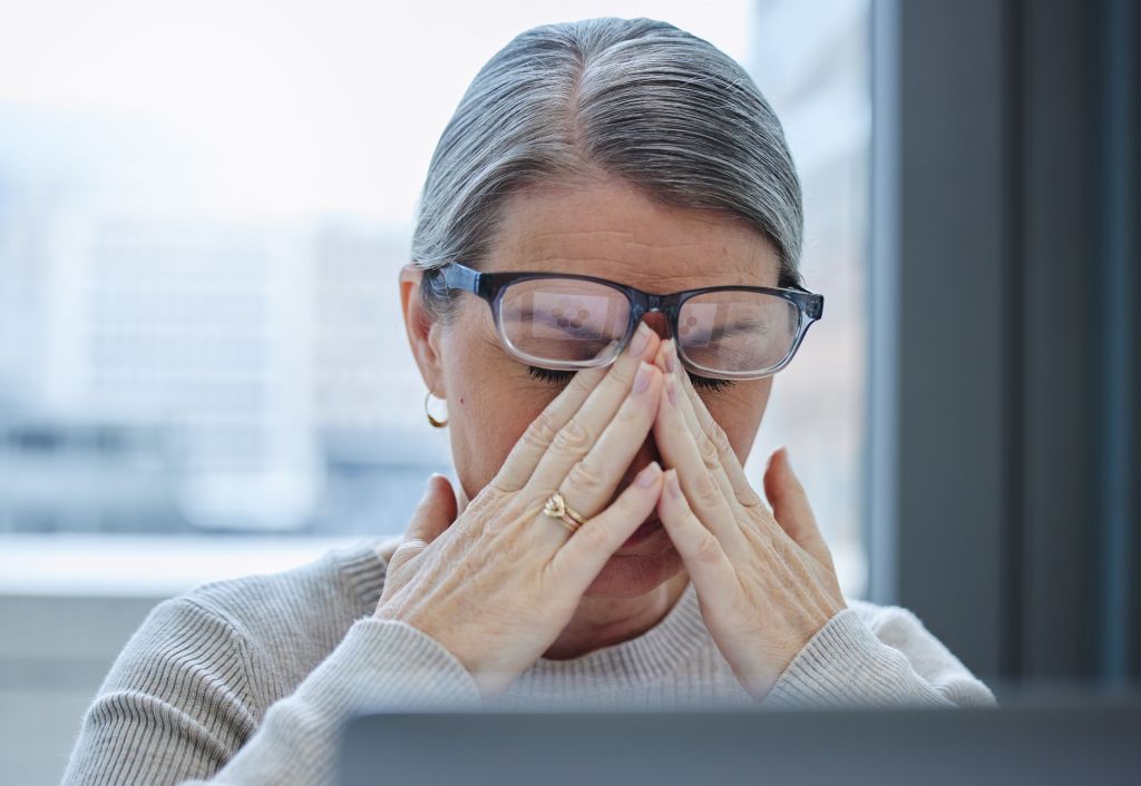 Woman experiencing brain fog
