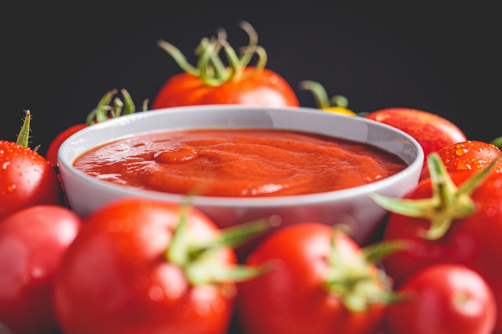 Tomato sauce and tomatoes