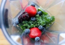 Kale and berries shake