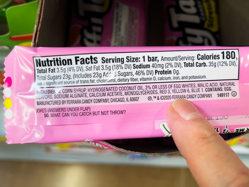 Pointing out artificial color ingredients