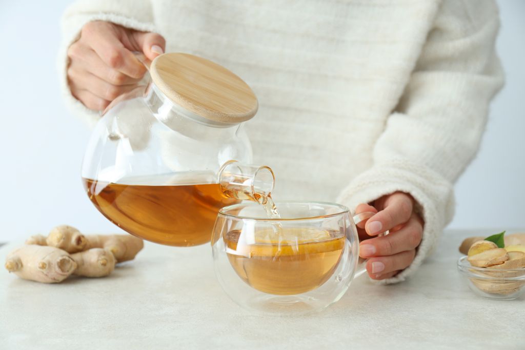 Pouring tea 
