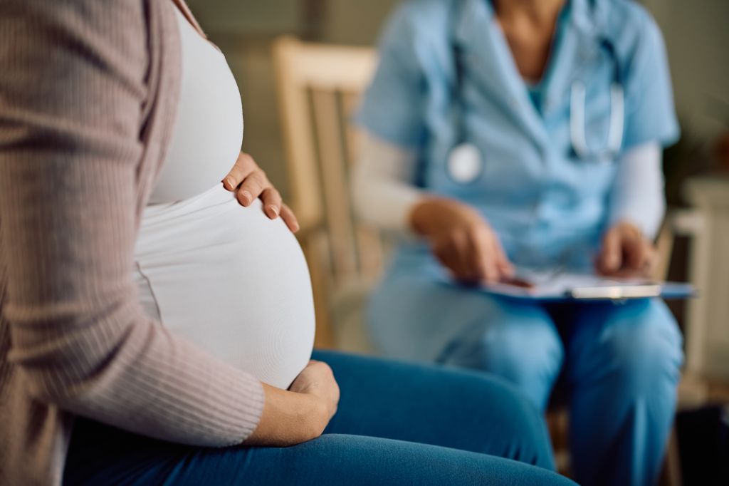 Pregnant woman seeing a doctor