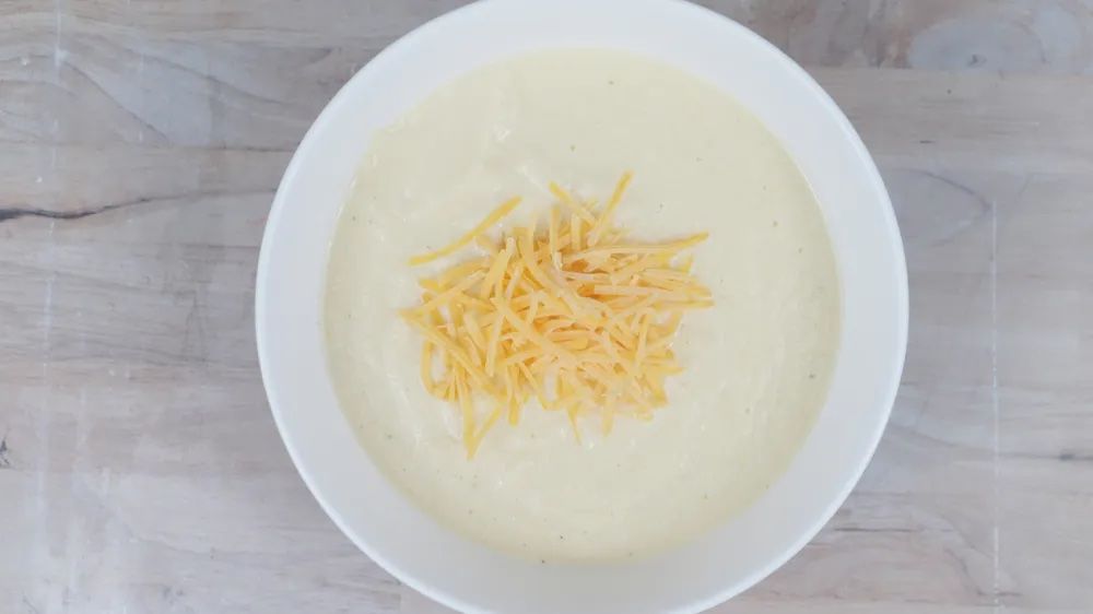Cauliflower queso dip